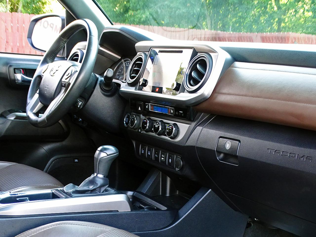 Toyota Tacoma Limited Double Cab 5' Bed V6 4x4 AT (Natl) 2017