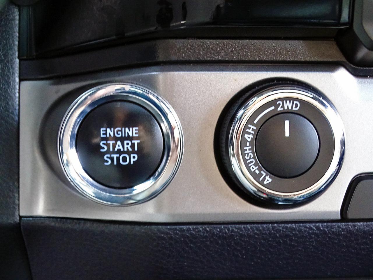 Toyota Tacoma Limited Double Cab 5' Bed V6 4x4 AT (Natl) 2017