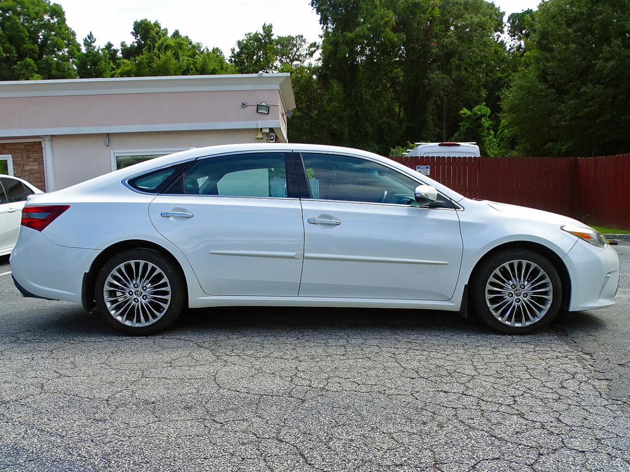 Toyota Avalon photo 8