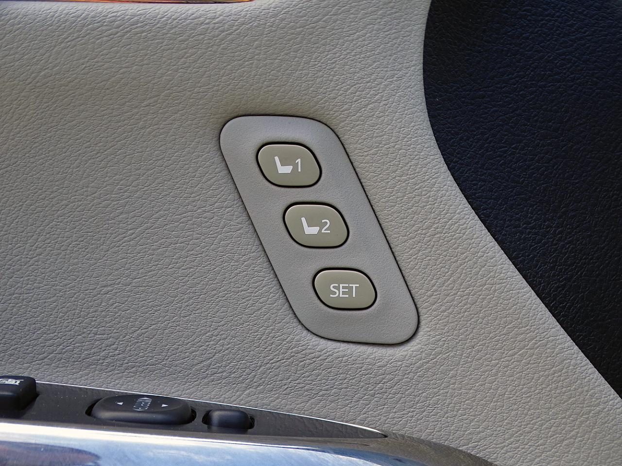 Toyota Avalon photo 19