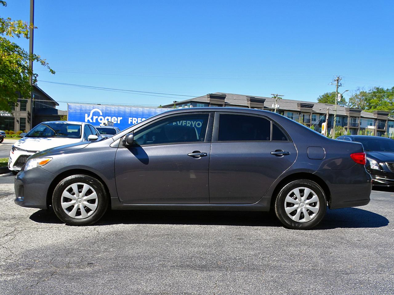 Toyota Corolla 4dr Sdn Auto LE (Natl) 2011