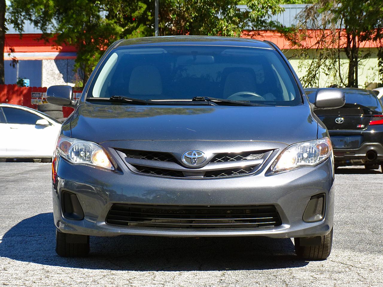Toyota Corolla 4dr Sdn Auto LE (Natl) 2011