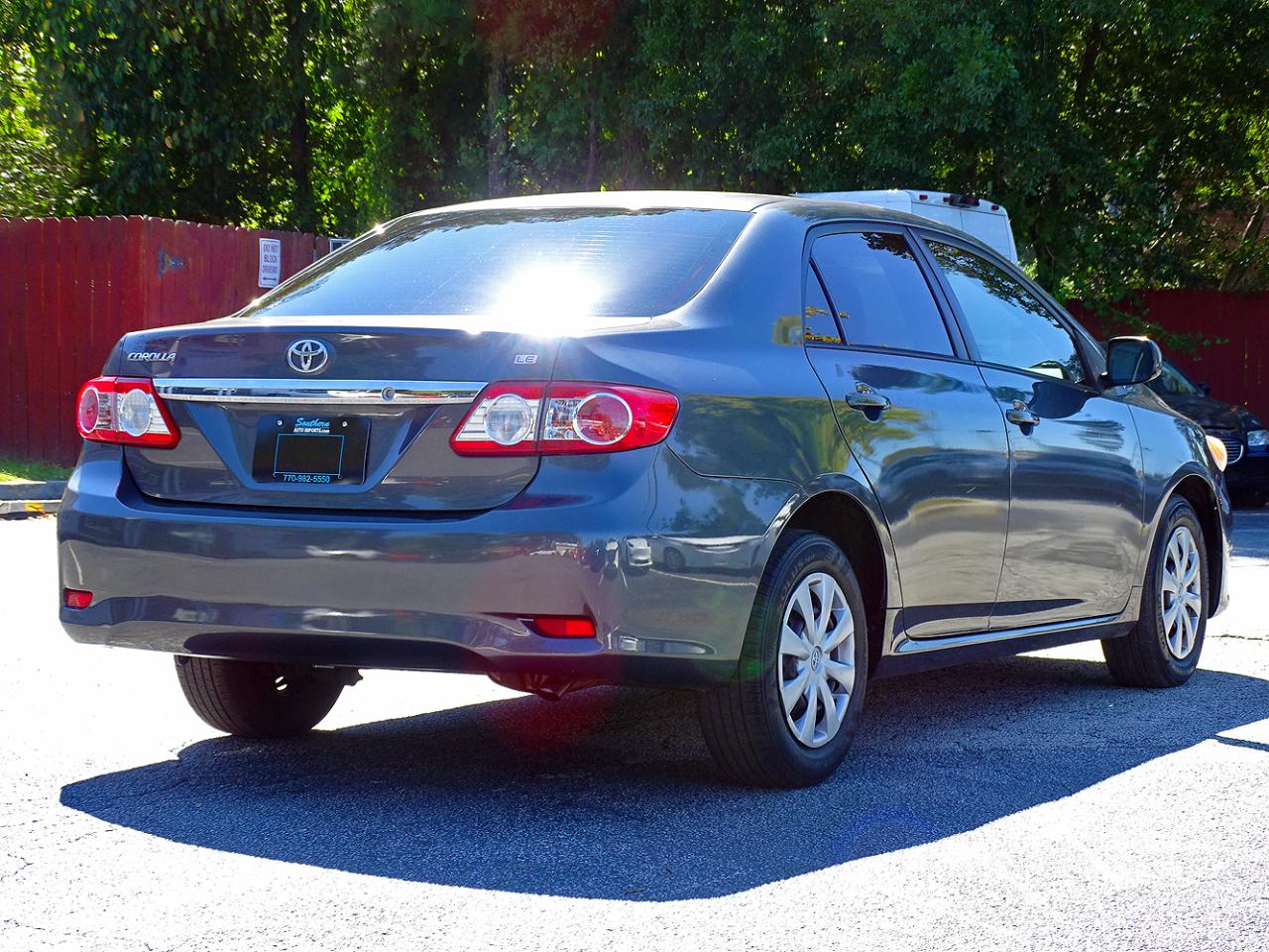 Toyota Corolla 4dr Sdn Auto LE (Natl) 2011