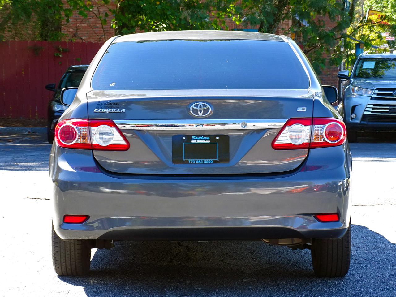 Toyota Corolla 4dr Sdn Auto LE (Natl) 2011