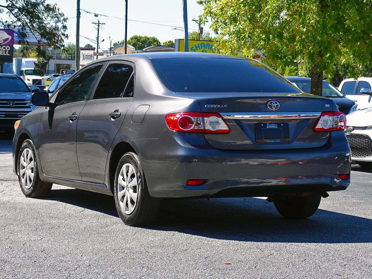 Toyota Corolla 4dr Sdn Auto LE (Natl) 2011