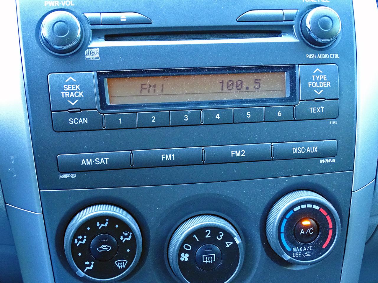 Toyota Corolla 4dr Sdn Auto LE (Natl) 2011
