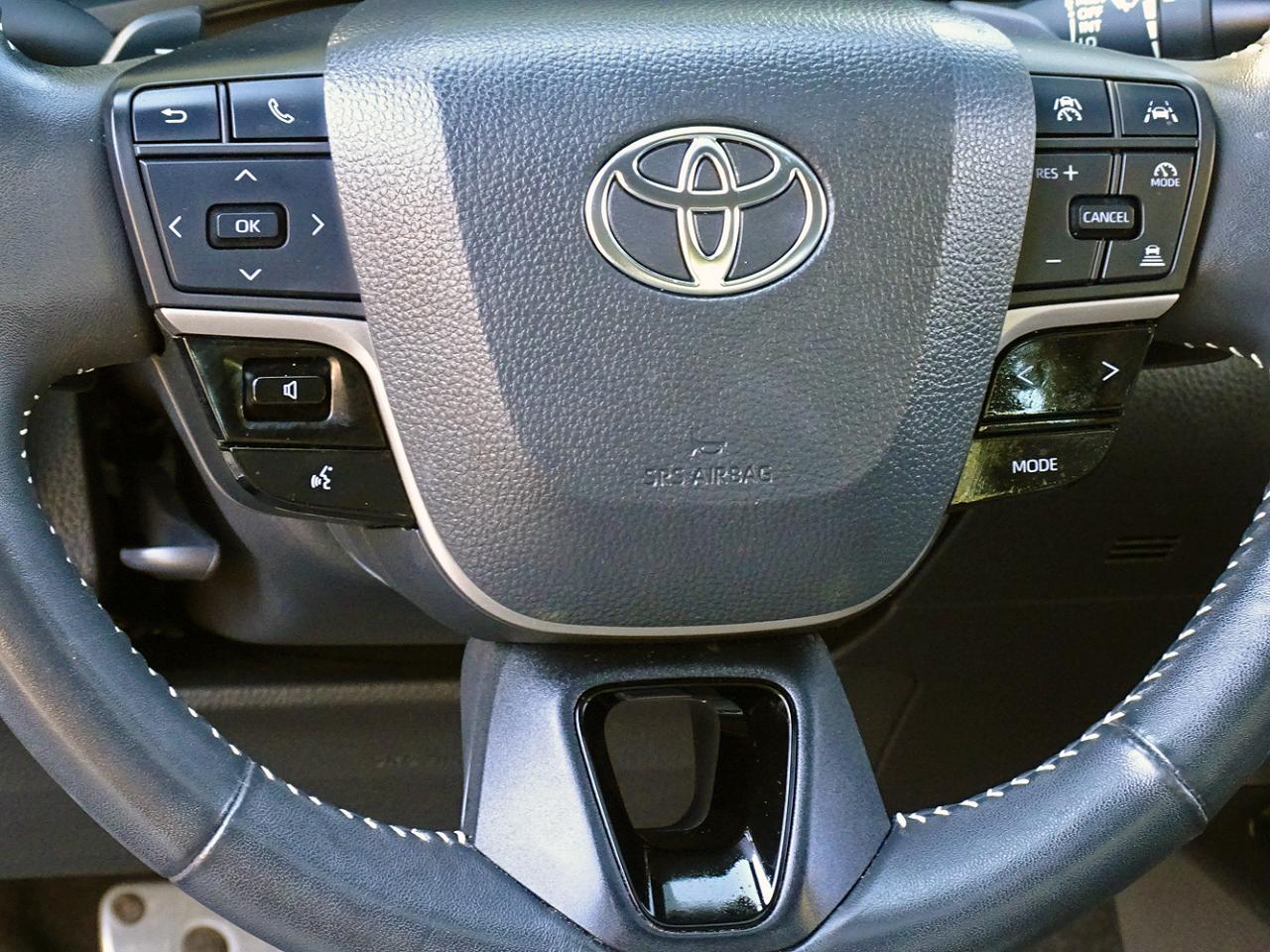 Toyota Camry SE 2025