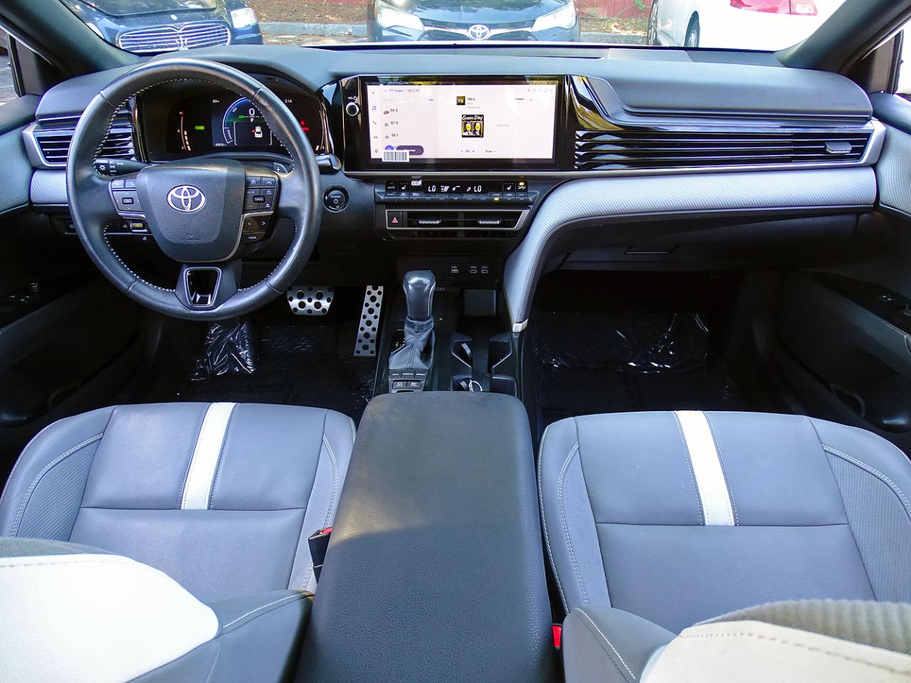 Toyota Camry SE 2025