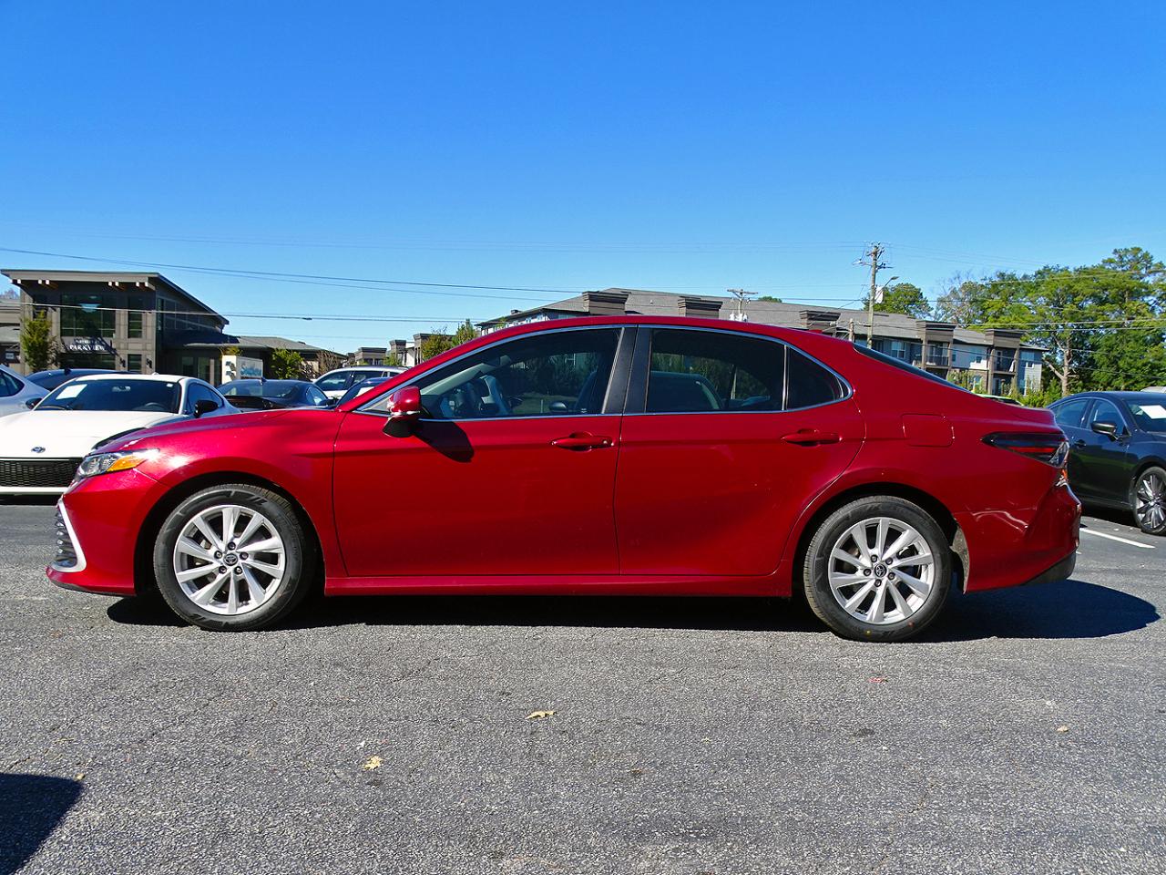 Toyota Camry LE Auto (Natl) 2021