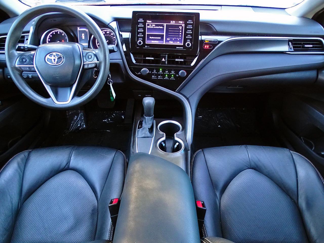 Toyota Camry LE Auto (Natl) 2021