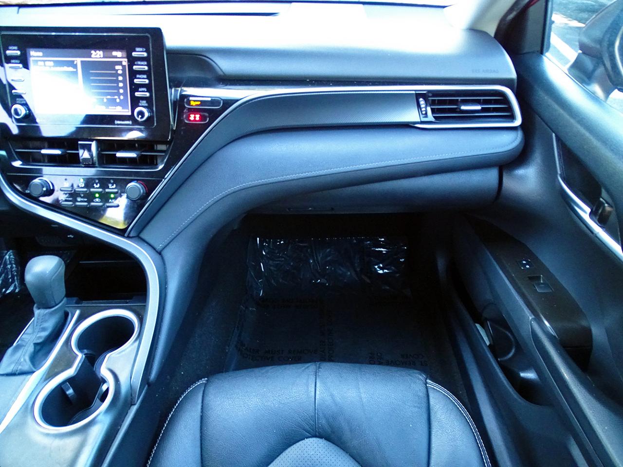 Toyota Camry LE Auto (Natl) 2021