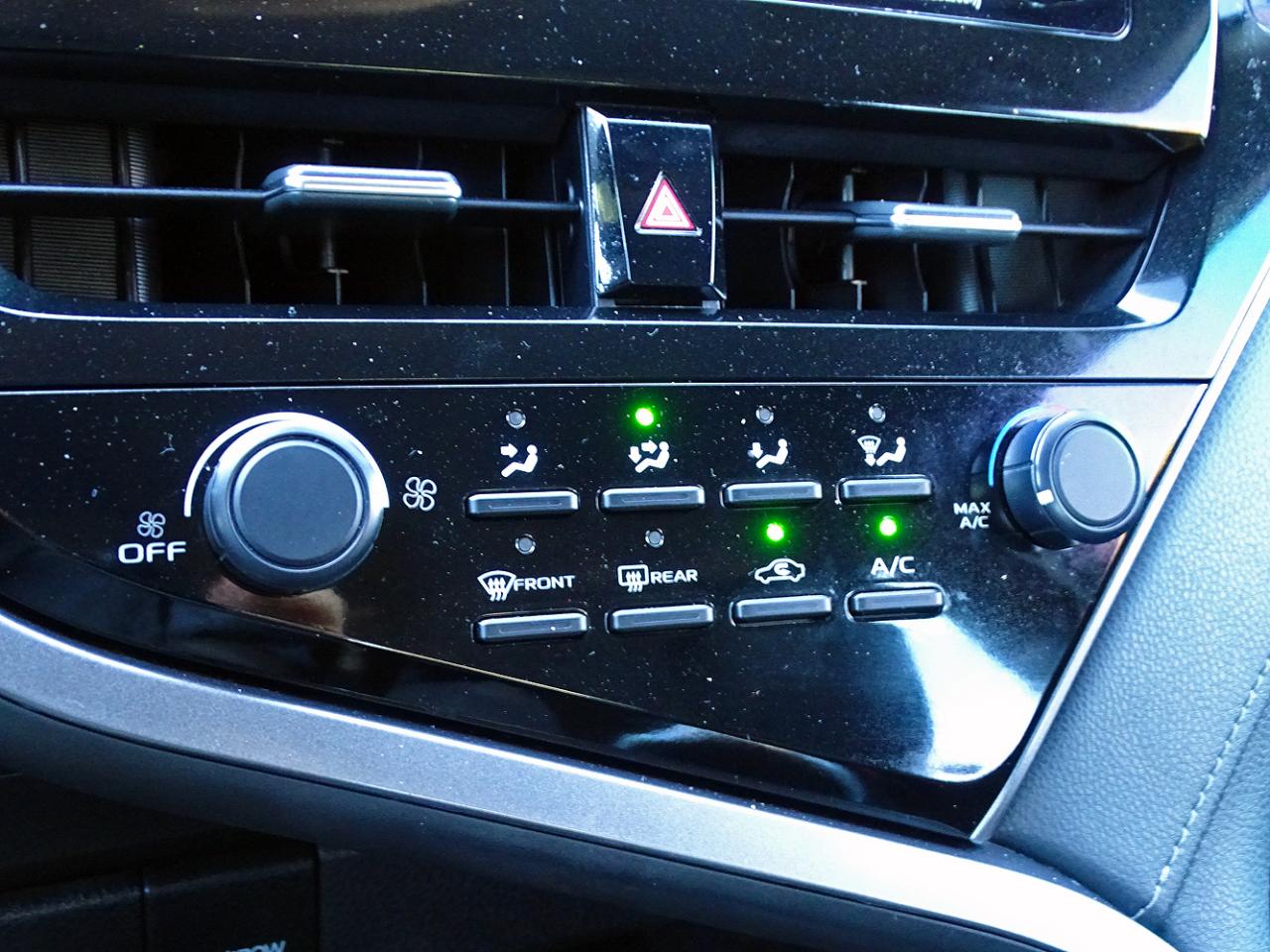 Toyota Camry LE Auto (Natl) 2021