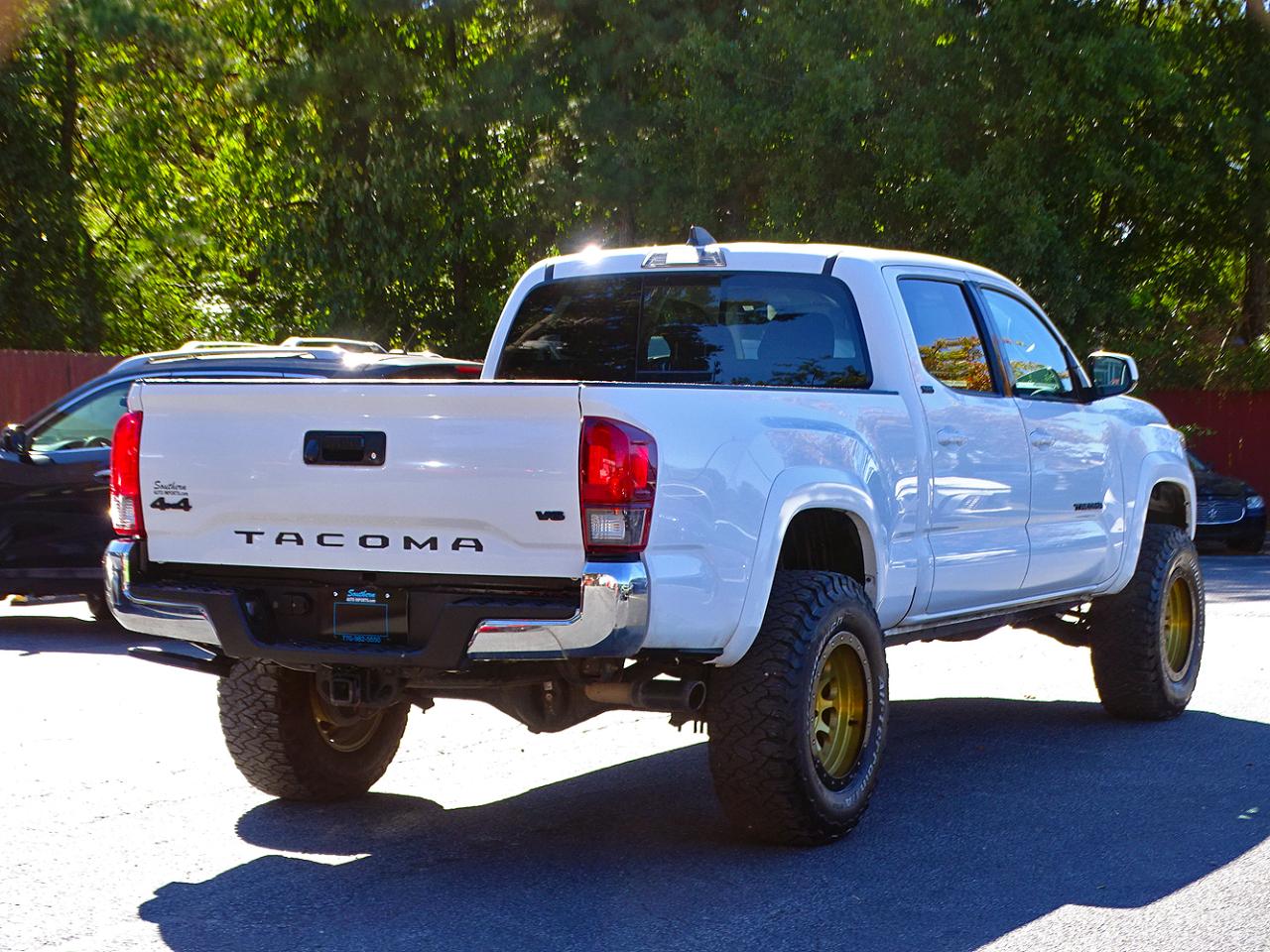 Toyota Tacoma 4WD SR5 Double Cab 6' Bed V6 AT (Natl) 2023