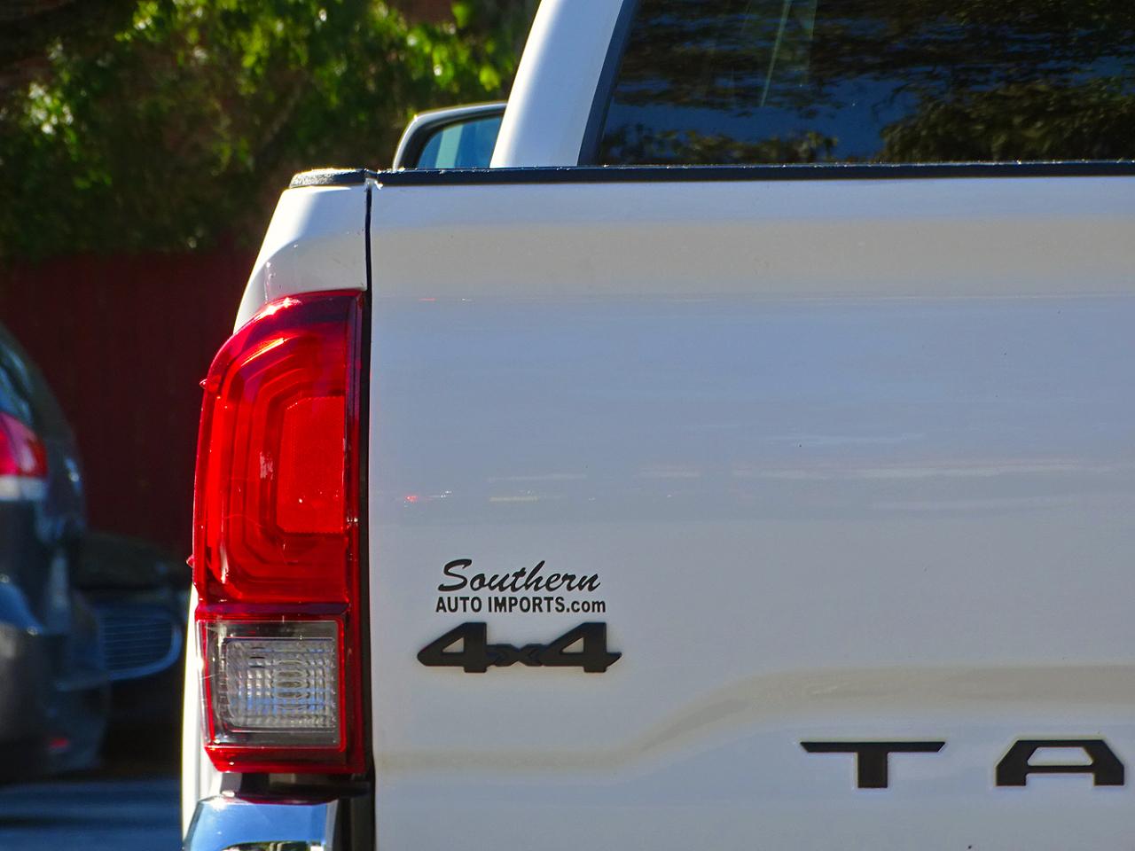 Toyota Tacoma 4WD SR5 Double Cab 6' Bed V6 AT (Natl) 2023