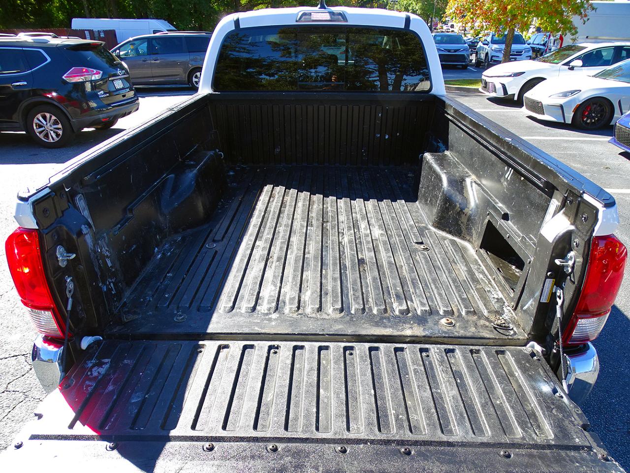 Toyota Tacoma 4WD SR5 Double Cab 6' Bed V6 AT (Natl) 2023