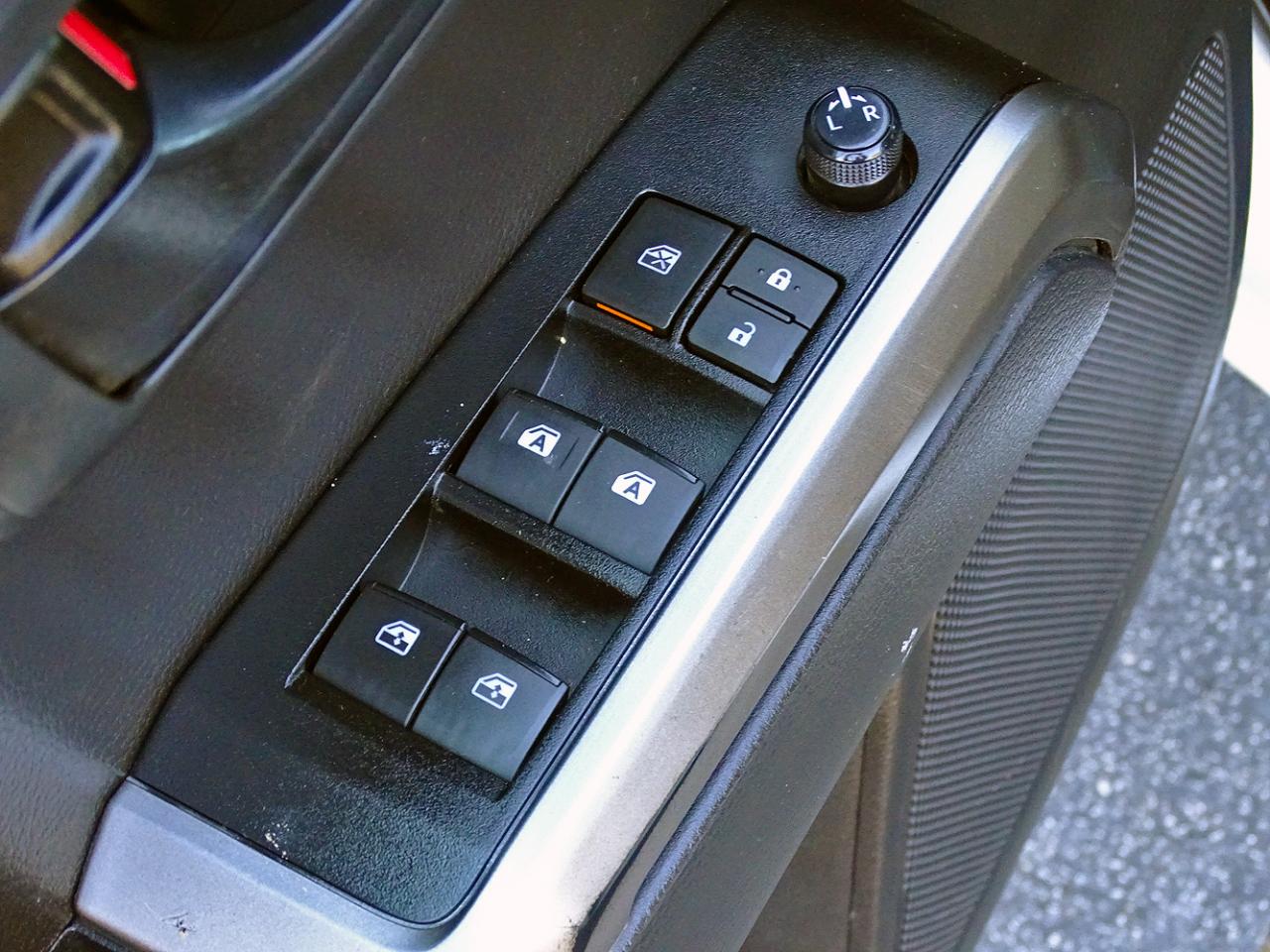Toyota Tacoma 4WD SR5 Double Cab 6' Bed V6 AT (Natl) 2023