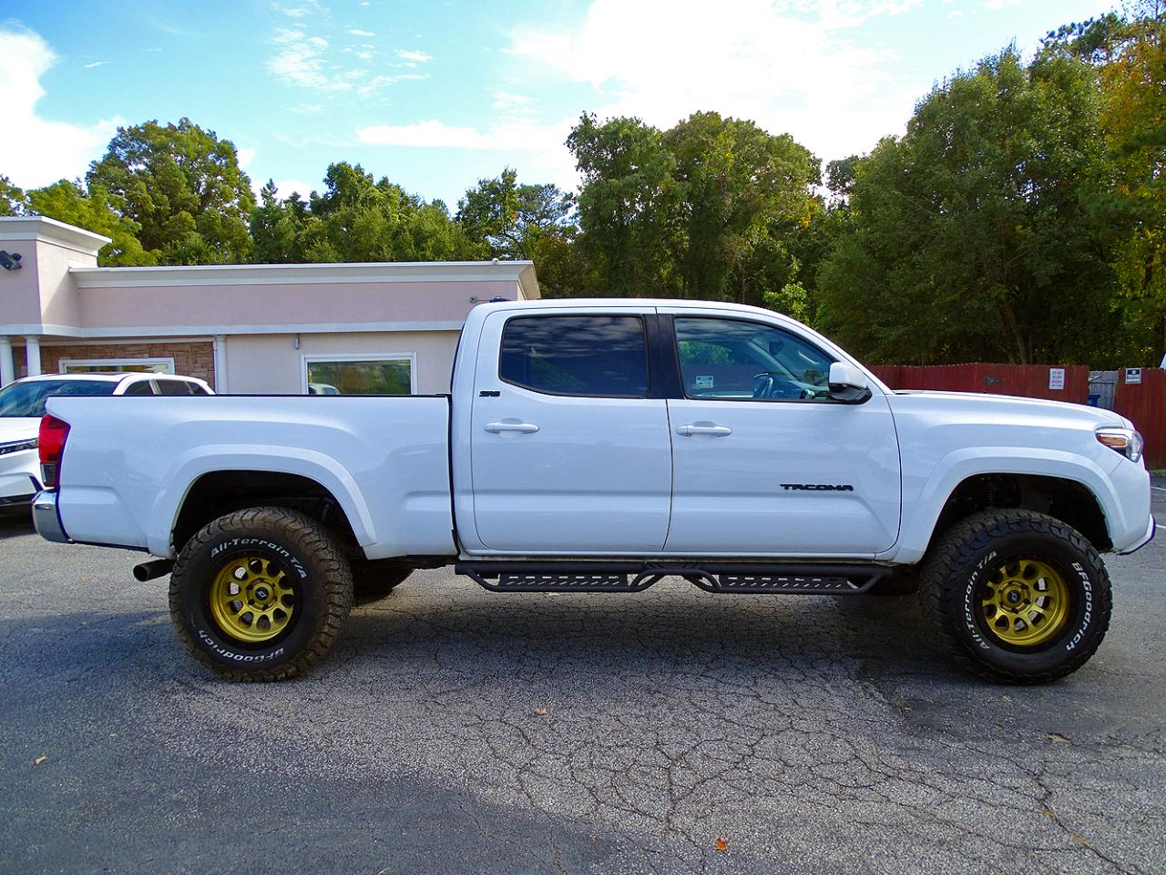 Toyota Tacoma photo 9