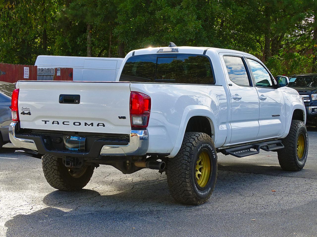 Toyota Tacoma photo 10