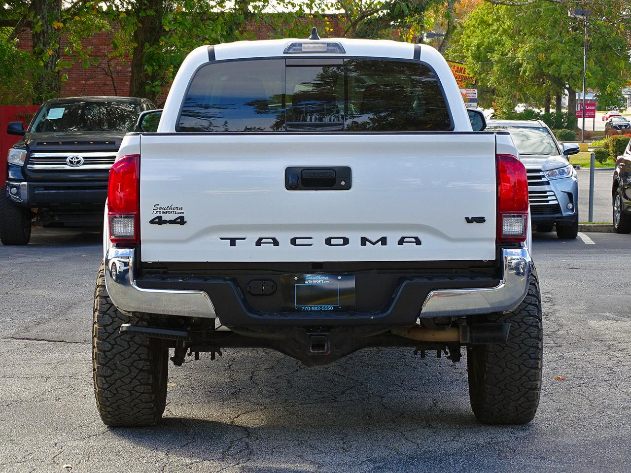 Toyota Tacoma photo 11