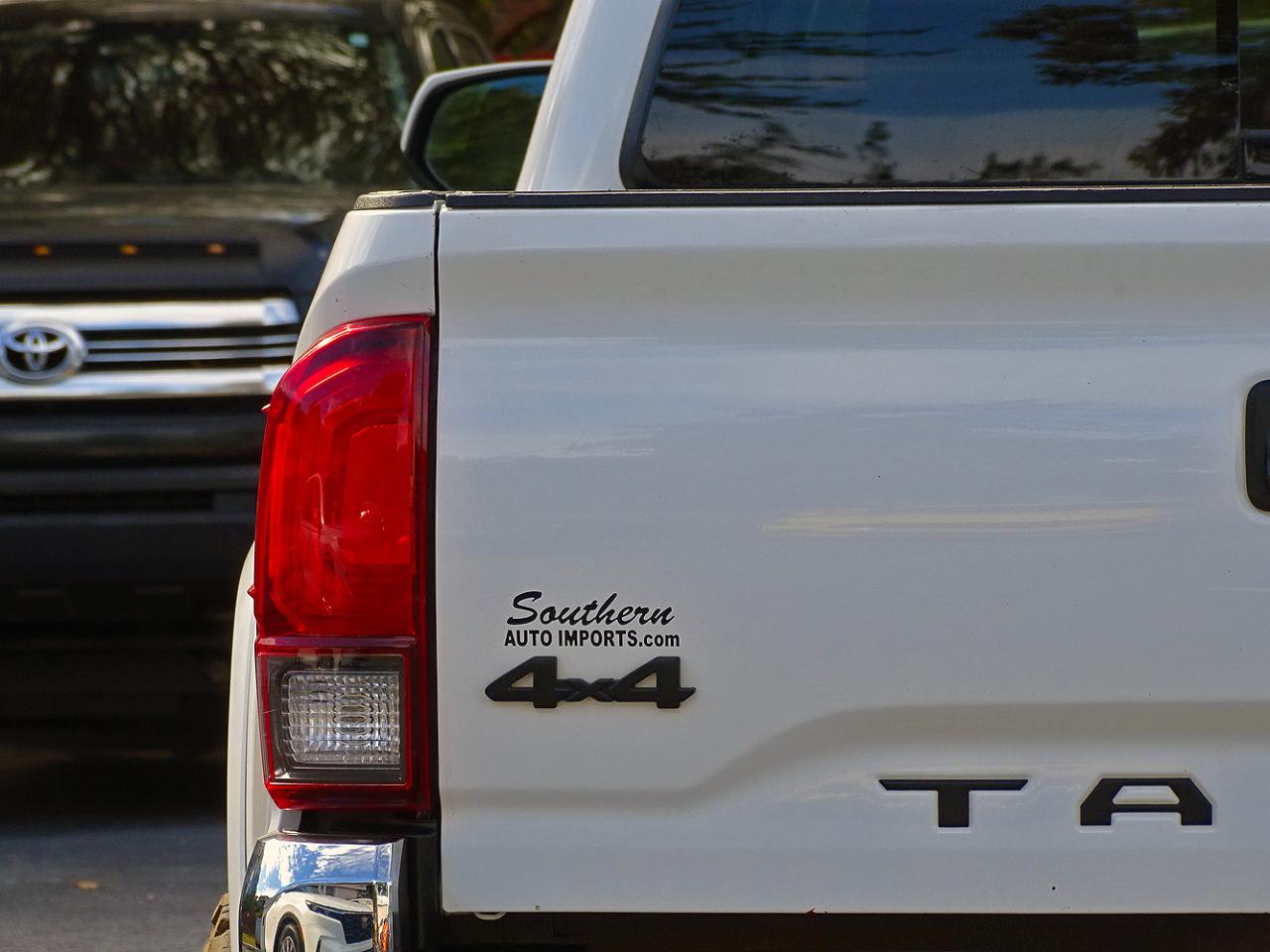 Toyota Tacoma photo 14