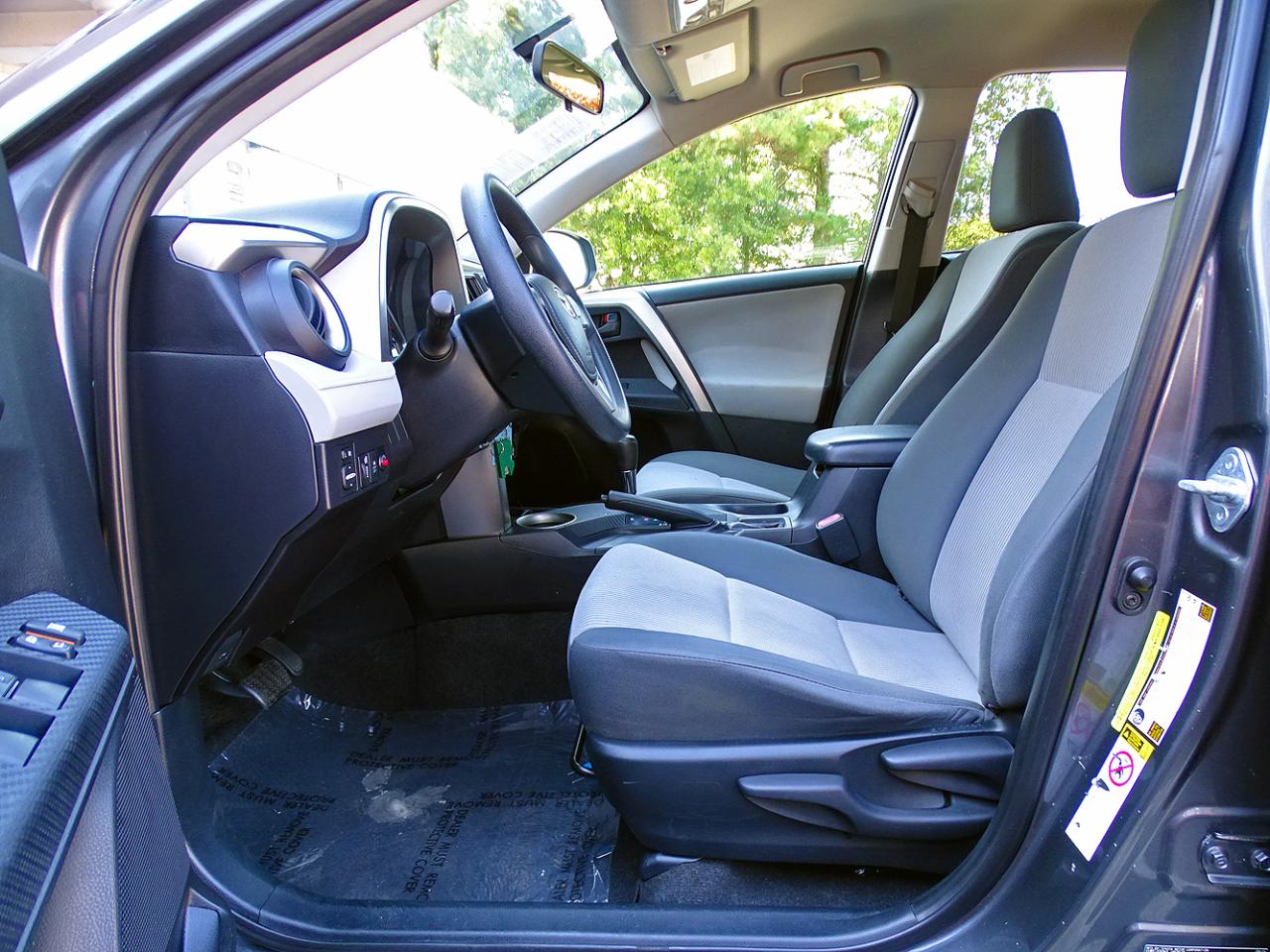 Toyota RAV4 FWD 4dr LE (Natl) 2015