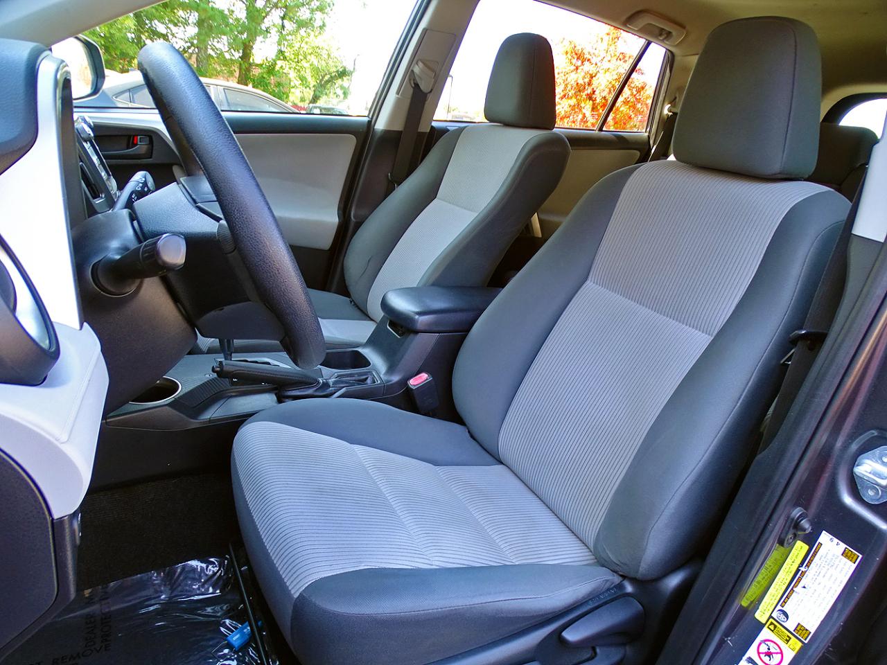 Toyota RAV4 FWD 4dr LE (Natl) 2015