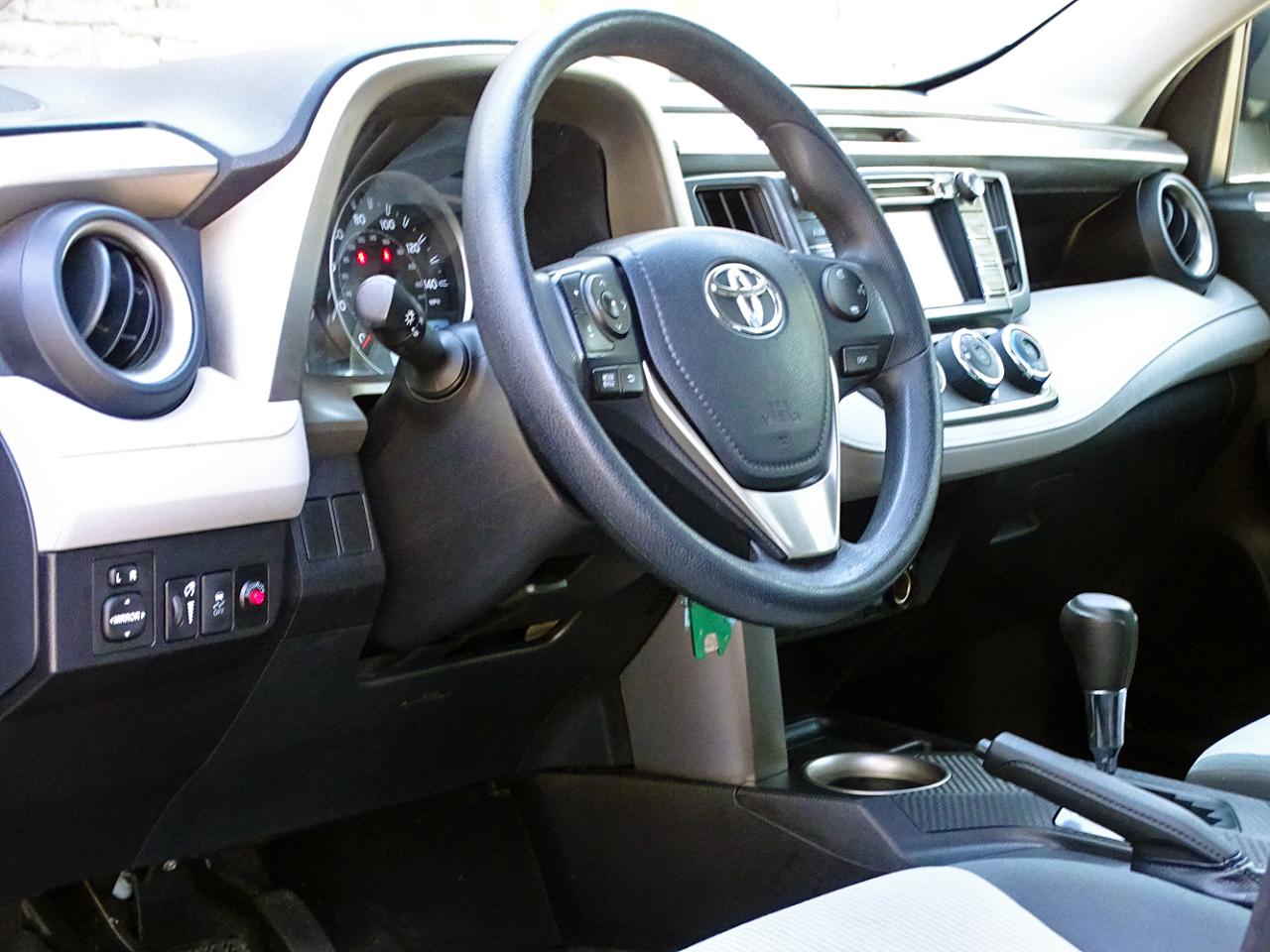 Toyota RAV4 FWD 4dr LE (Natl) 2015