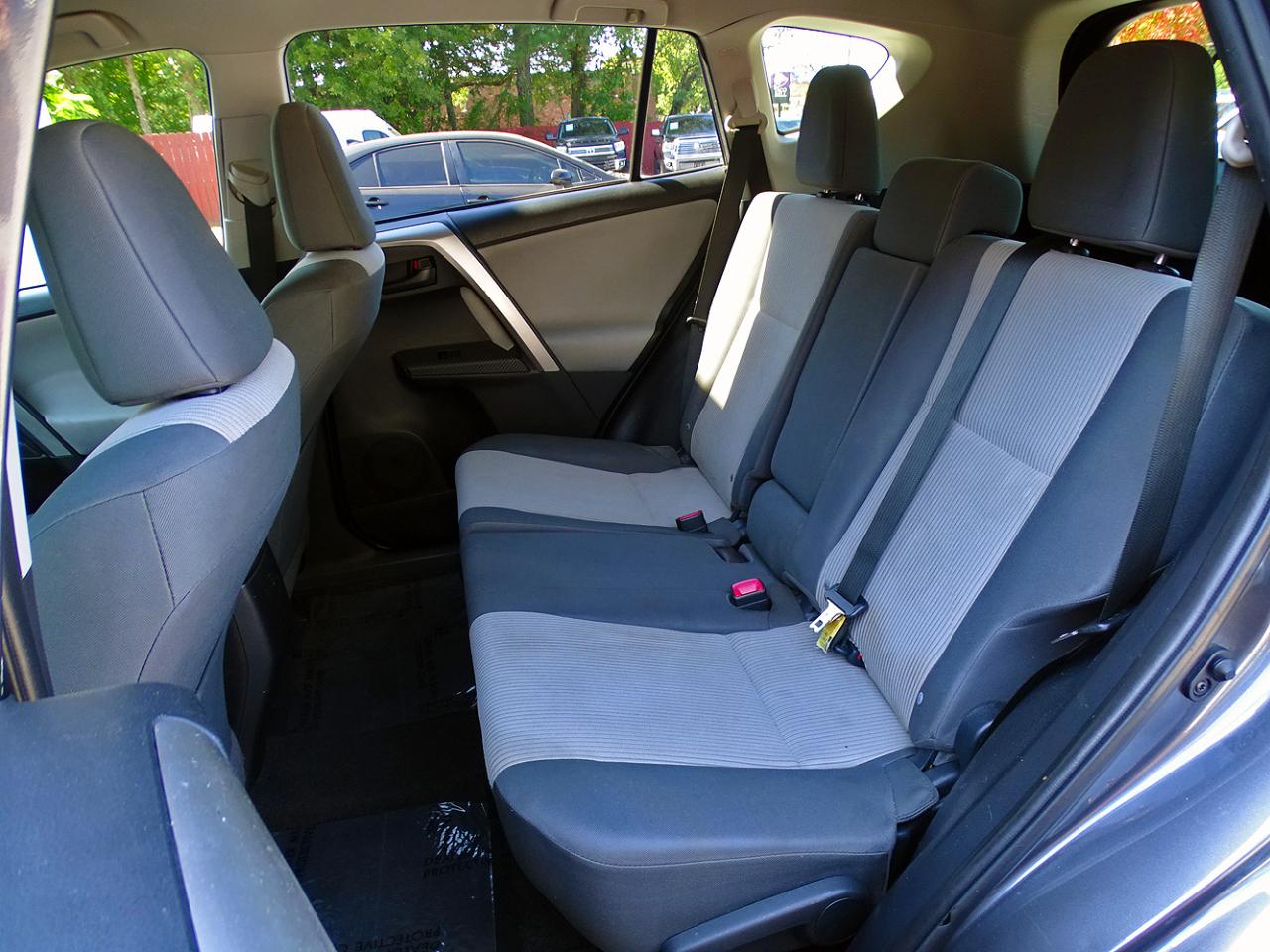 Toyota RAV4 FWD 4dr LE (Natl) 2015