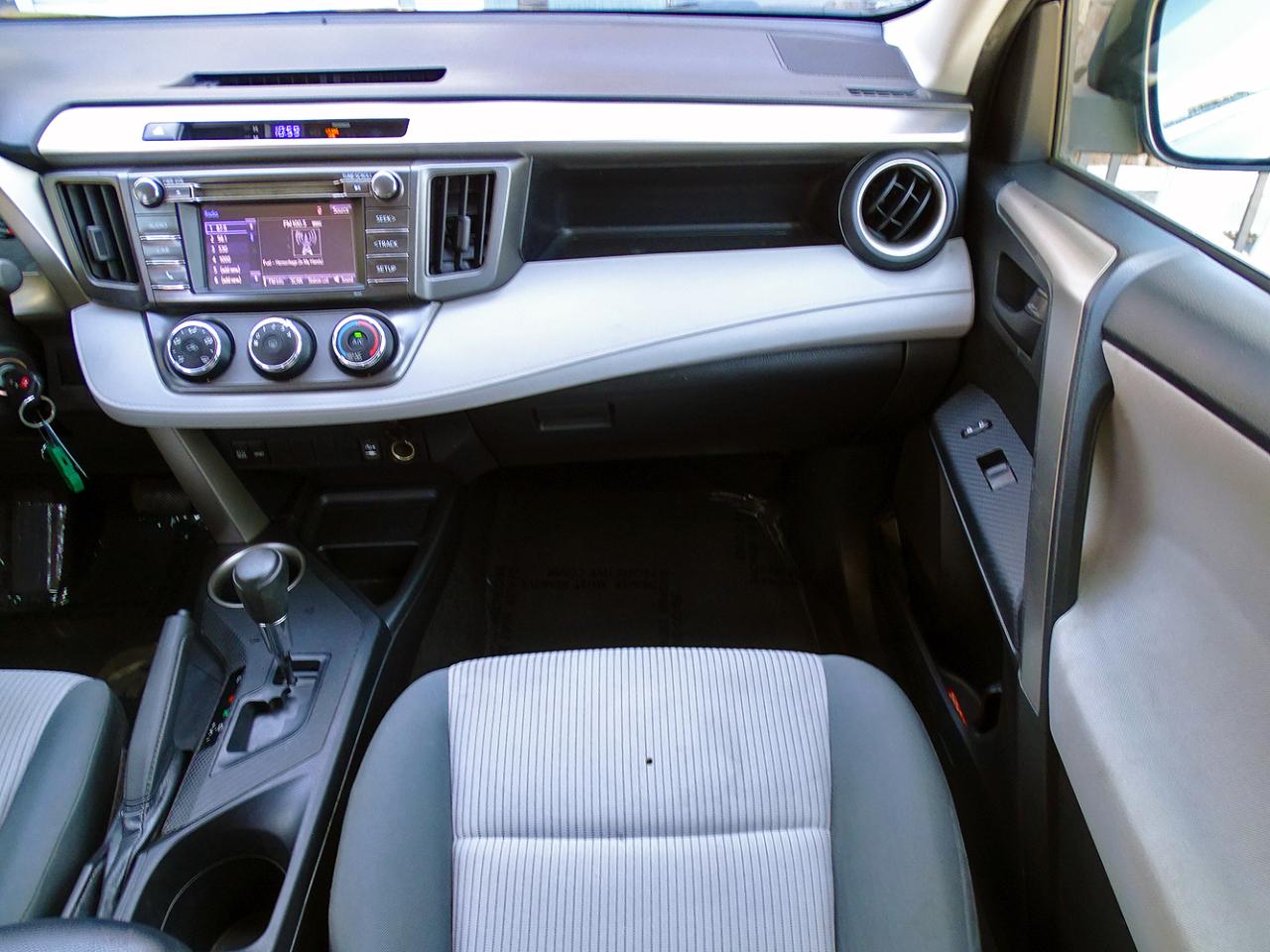 Toyota RAV4 FWD 4dr LE (Natl) 2015