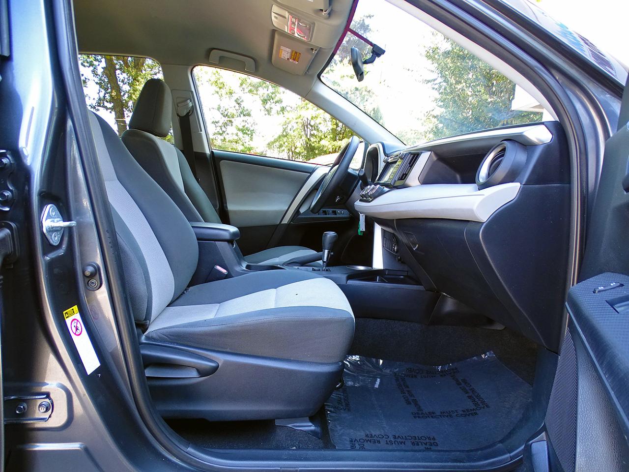Toyota RAV4 FWD 4dr LE (Natl) 2015