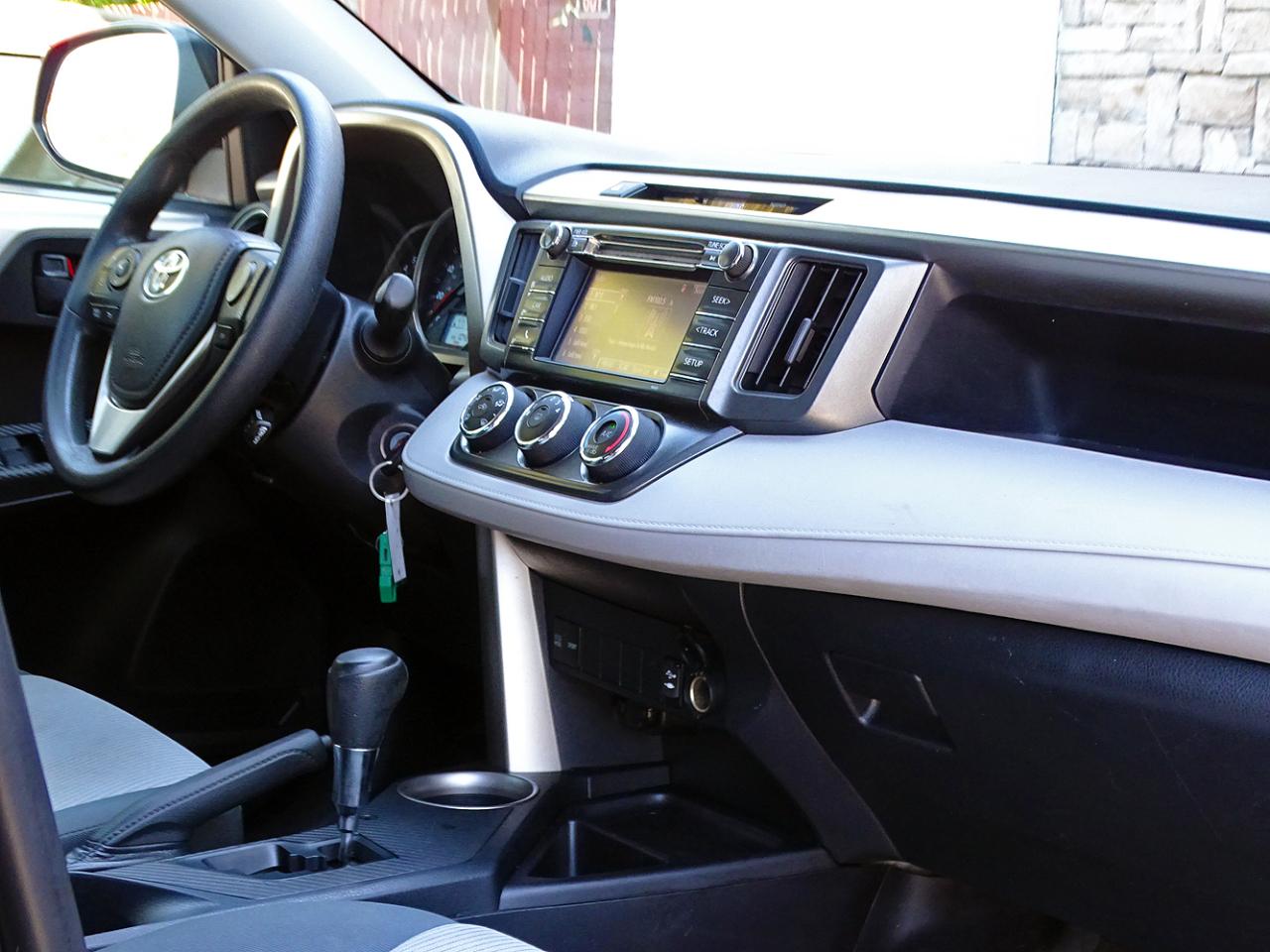 Toyota RAV4 FWD 4dr LE (Natl) 2015
