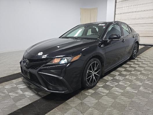 Toyota Camry SE 2023