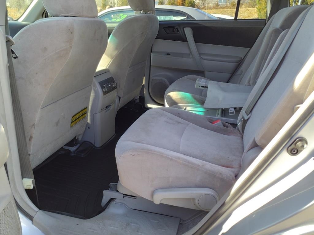 2010 Toyota Highlander Base photo 3