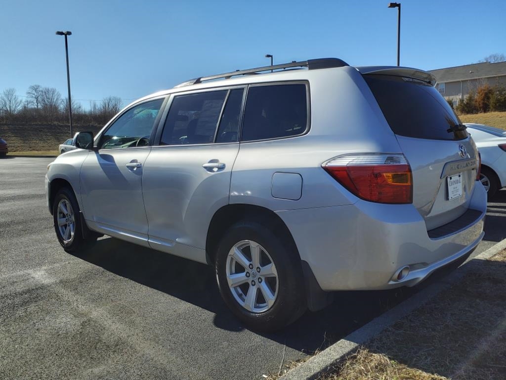 Toyota Highlander FWD 4dr L4 Base (Natl) 2010