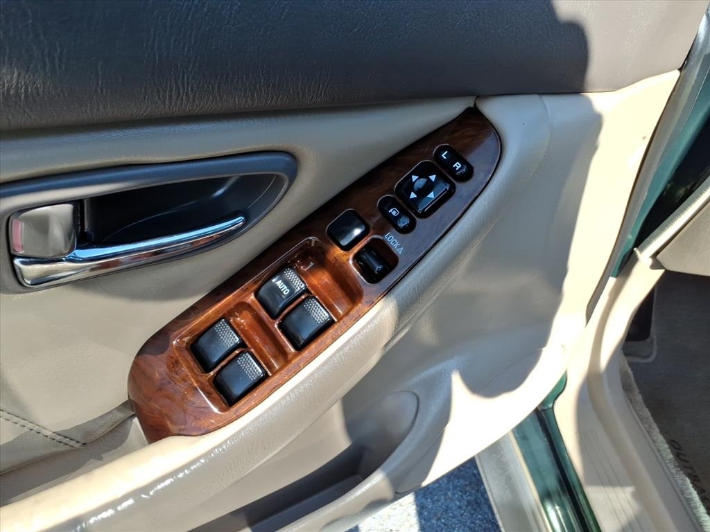 Subaru Legacy Sedan 4dr Outback H6-3.0 Auto 2003