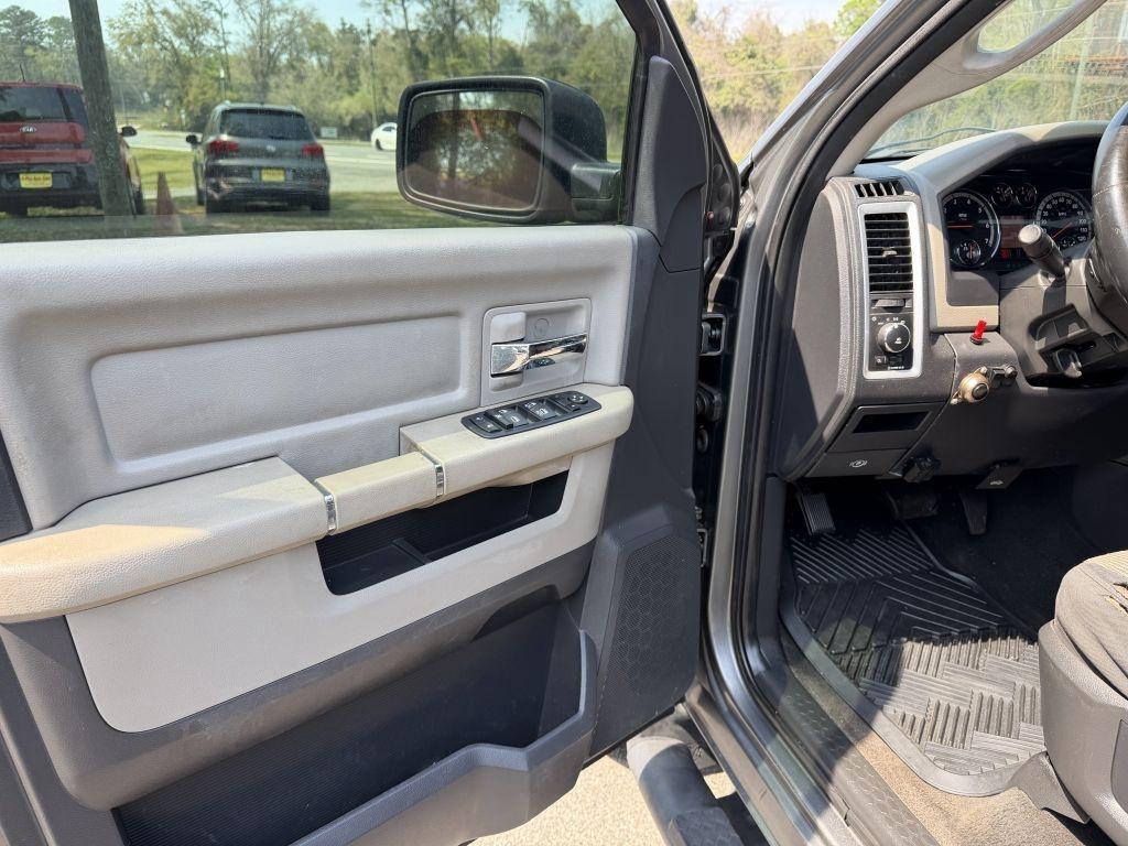 RAM 1500 4WD Quad Cab 140.5" ST 2011