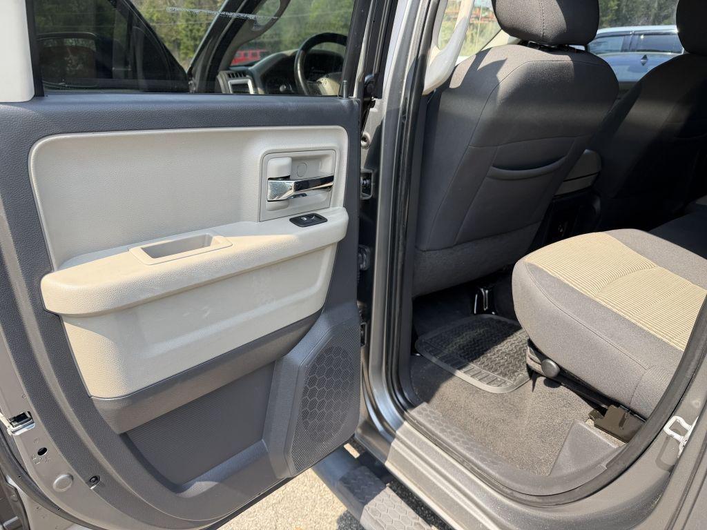 RAM 1500 4WD Quad Cab 140.5" ST 2011