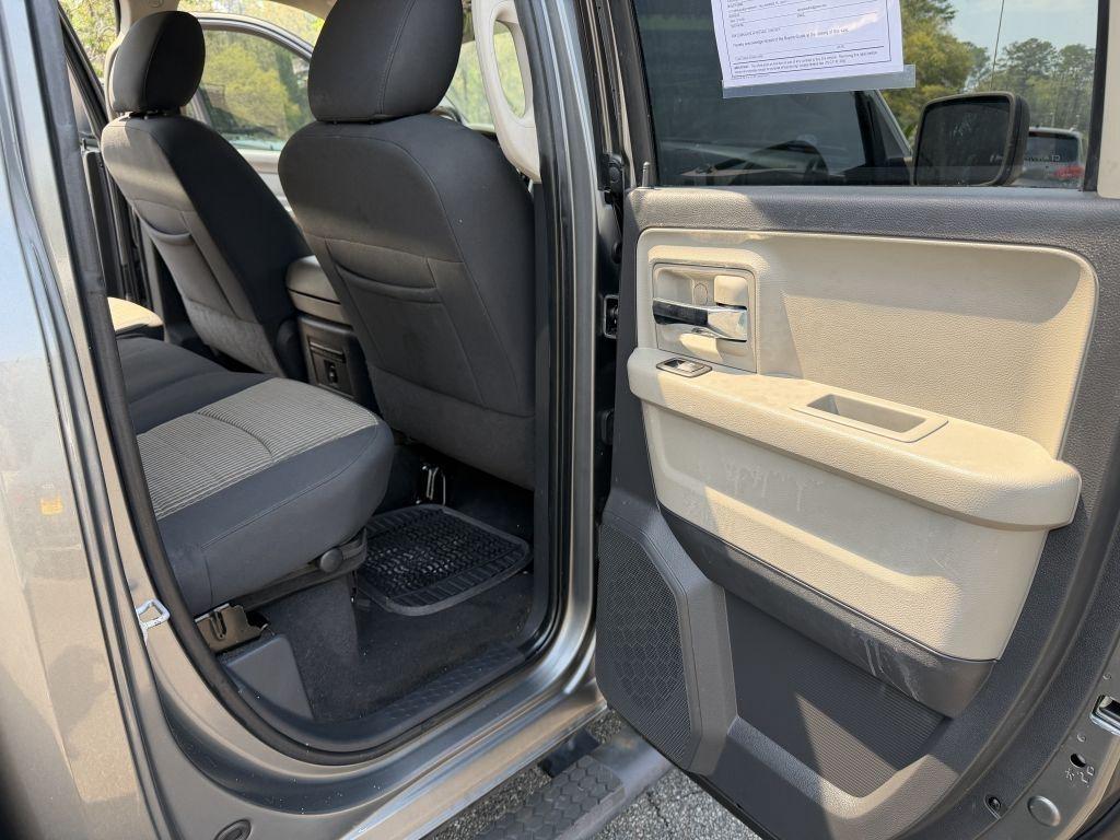 RAM 1500 4WD Quad Cab 140.5" ST 2011