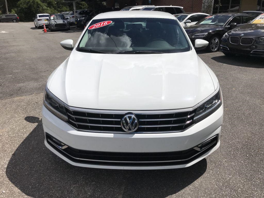 2016 Volkswagen Passat TDI S R-Line photo 2