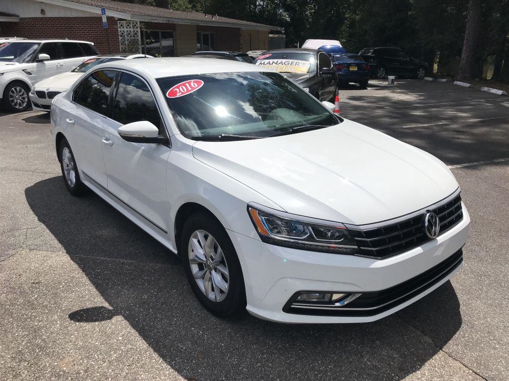 2016 Volkswagen Passat TDI S R-Line photo 3