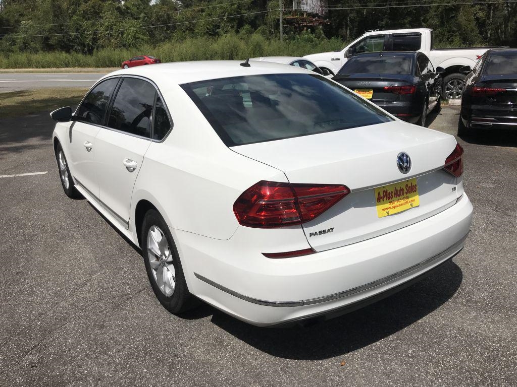 2016 Volkswagen Passat TDI S R-Line photo 6