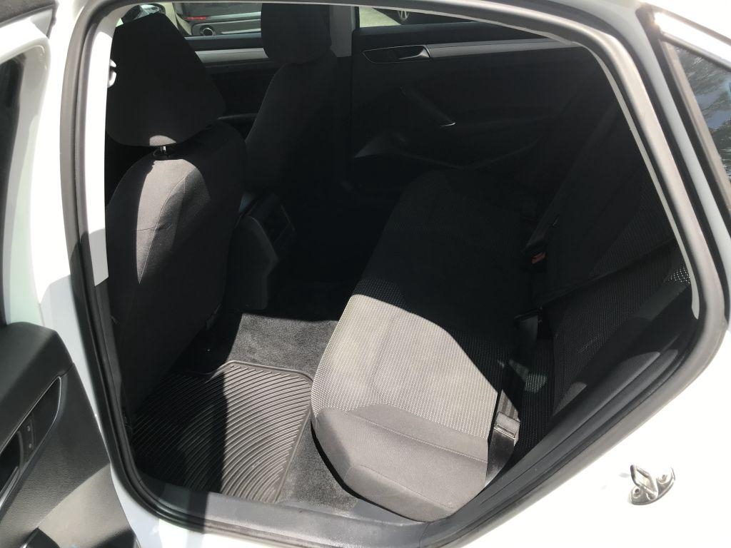 2016 Volkswagen Passat TDI S R-Line photo 8
