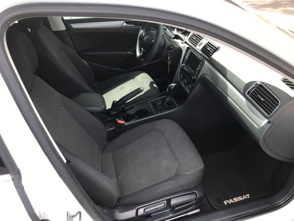2016 Volkswagen Passat TDI S R-Line photo 9