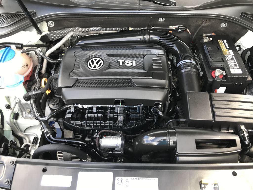 2016 Volkswagen Passat TDI S R-Line photo 13