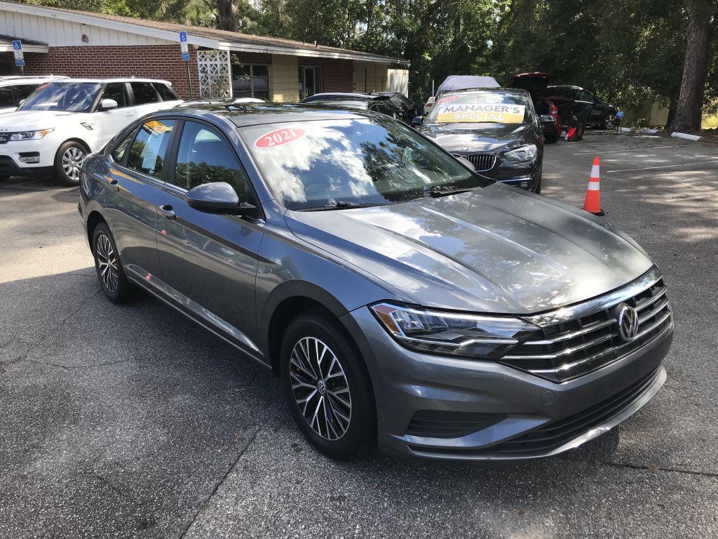 2021 Volkswagen Jetta SE R-Line photo 3