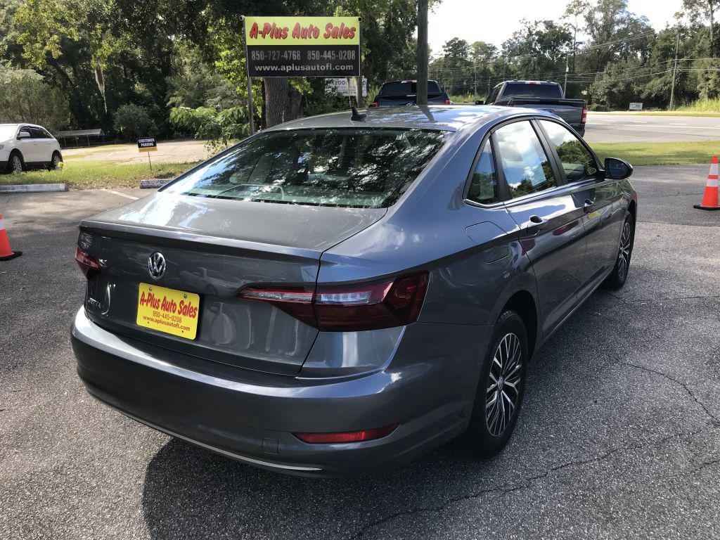 2021 Volkswagen Jetta SE R-Line photo 4