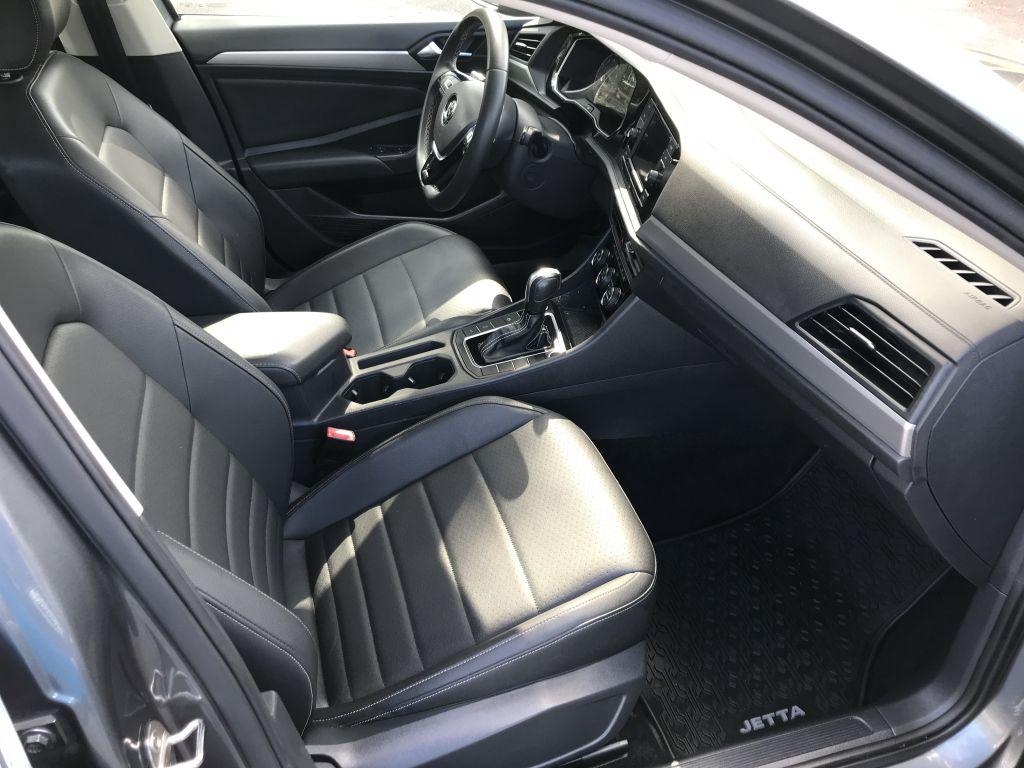 2021 Volkswagen Jetta SE R-Line photo 8