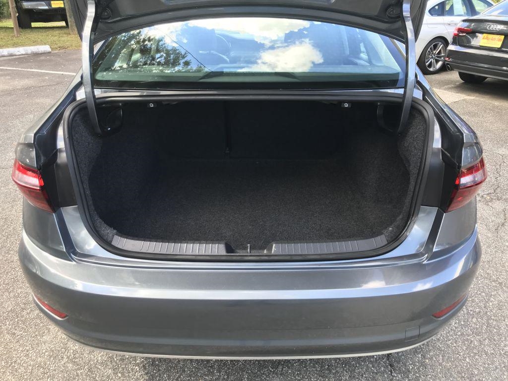 2021 Volkswagen Jetta SE R-Line photo 12