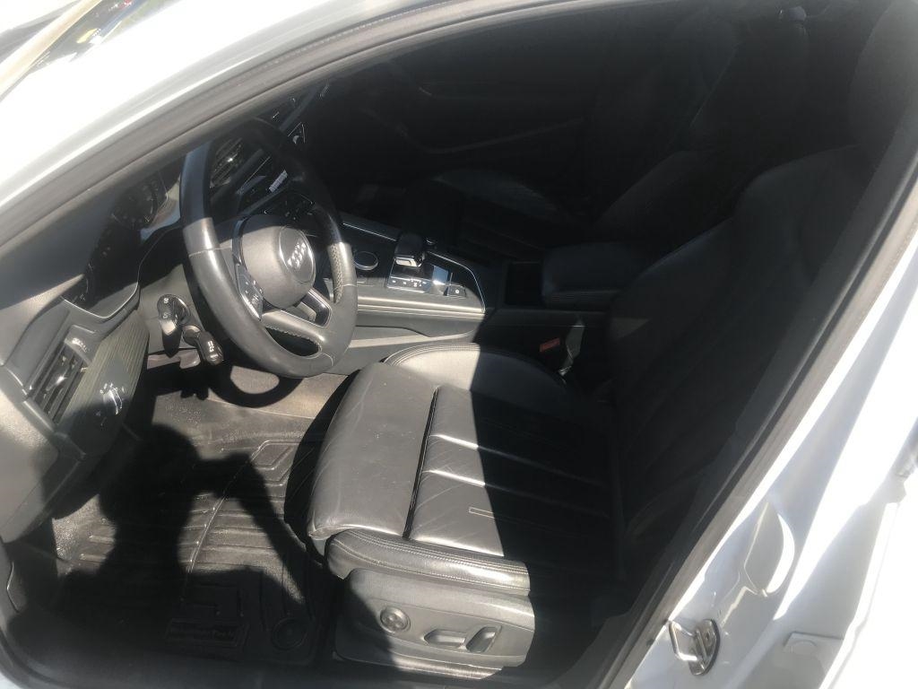 Audi A4 Premium Plus 4D Sdn at Qtro 2.0T 2019 Audi A4 Premium Plus 4D Sdn at Qtro 2.0T 2019