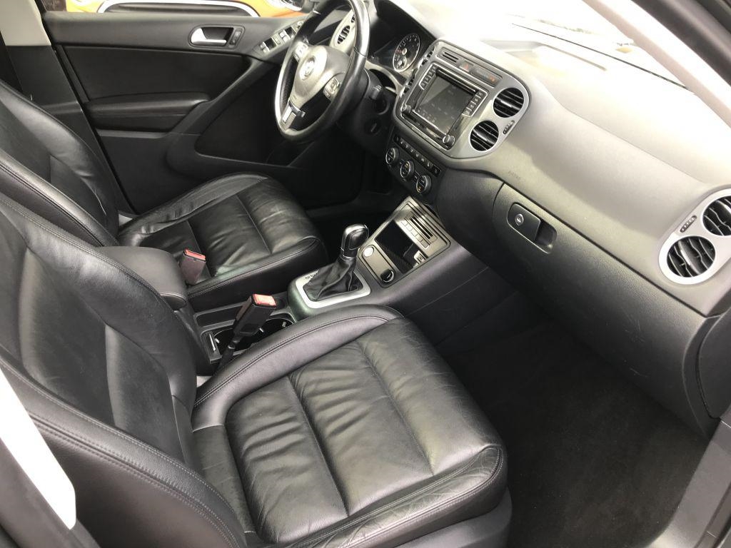 Volkswagen Tiguan Sport 4D SUV FWD 2017